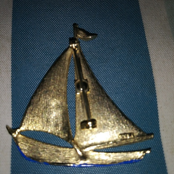 Jonette Jewelry Sailboat Brooch - Picture 5 of 6
